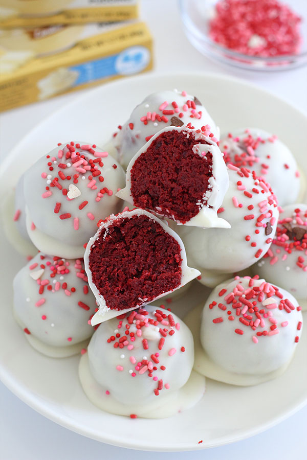 Red velvet cake pop balls made with Simply Desserts sugar free white chocolate pudding