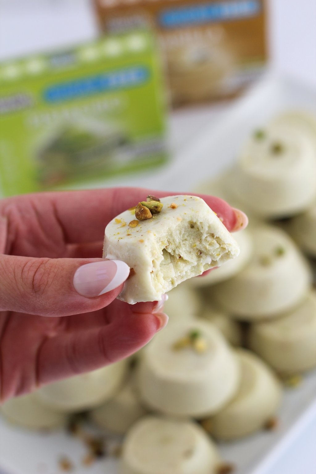 Pistachio Frozen Yogurt Bites 05