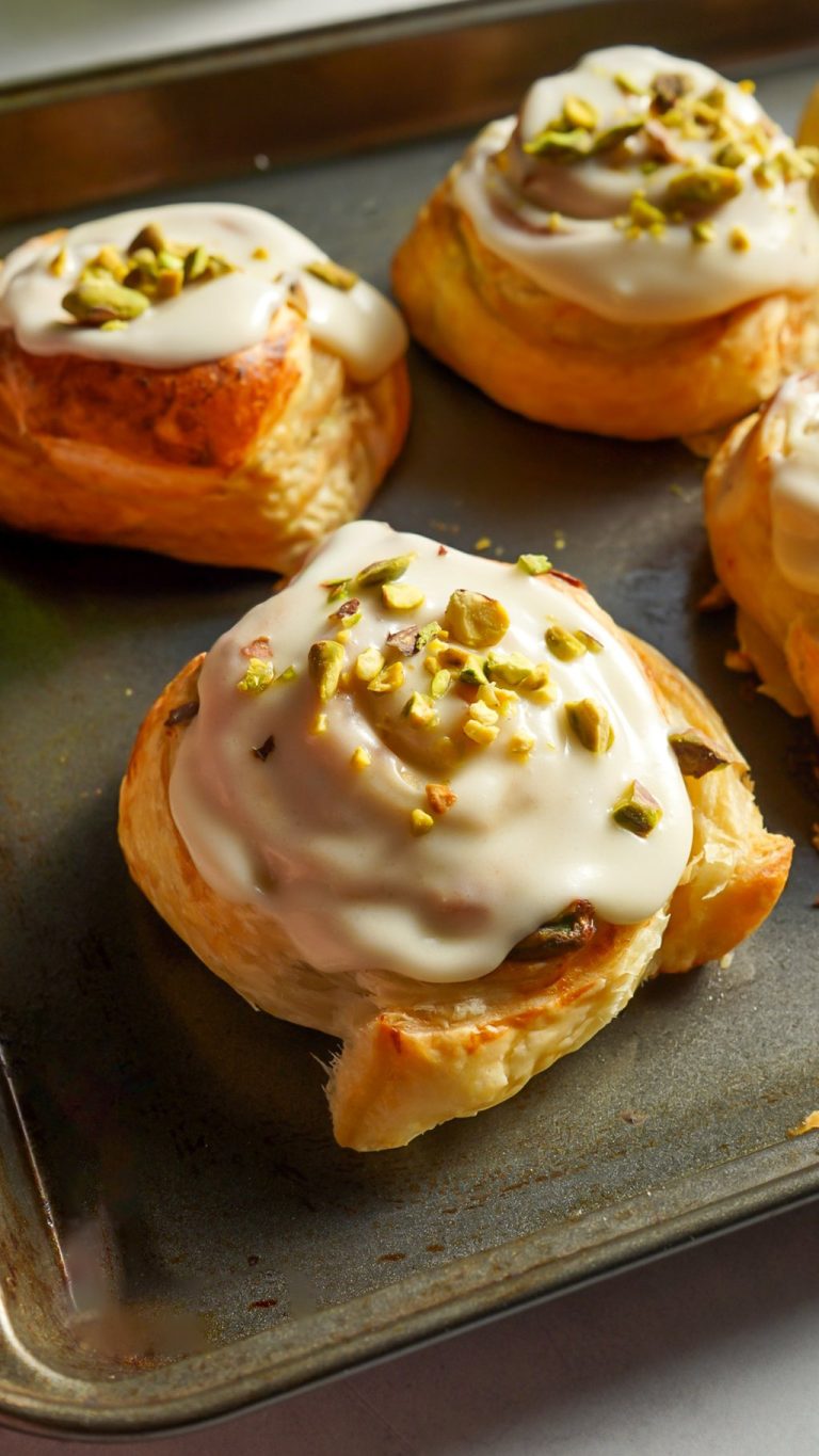 Pistachio Vanilla Puff Pastry Rolls 01