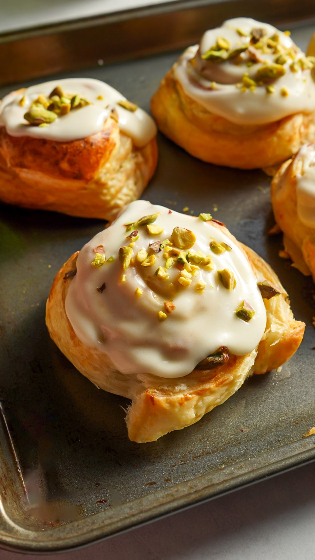 Pistachio Vanilla Puff Pastry Rolls 01