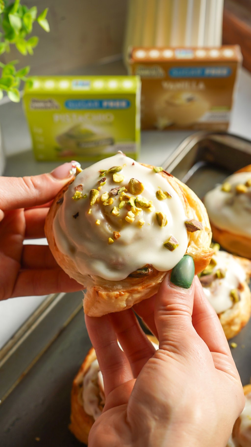 Pistachio Vanilla Puff Pastry Rolls 05